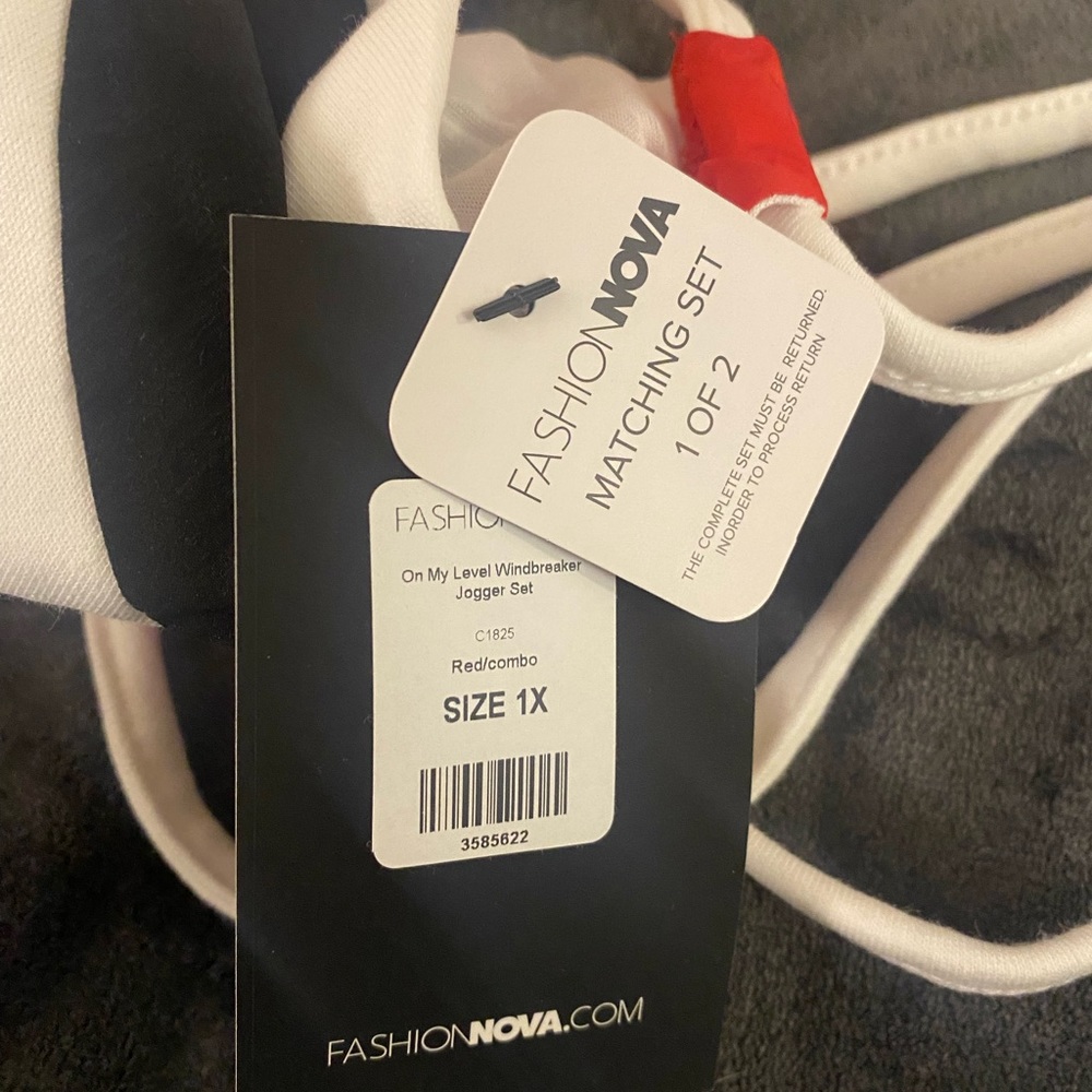 Brand new Fashion Nova Windbreaker Jogger set, XL